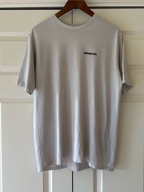 Patagonia P-6 Logo Responsibili-Tee White Mens Medium (See Photos for Condition)